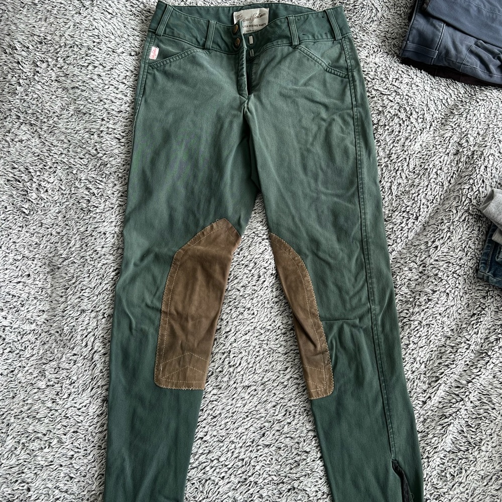 Green Front-Zip Tailored Sportsman Trophy Hunters